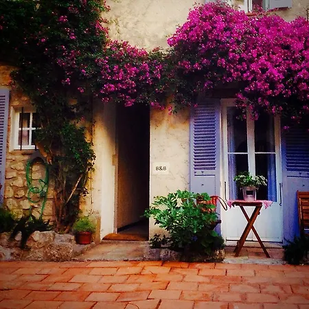 La Clé De La Porte Bed & Breakfast