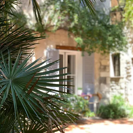 La Cle De La Porte Bed & Breakfast *