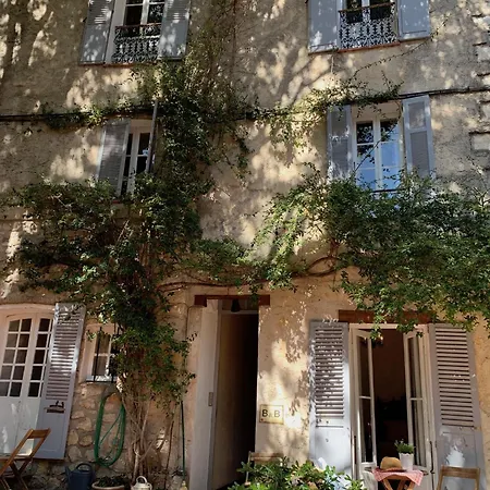 La Cle De La Porte Bed & Breakfast