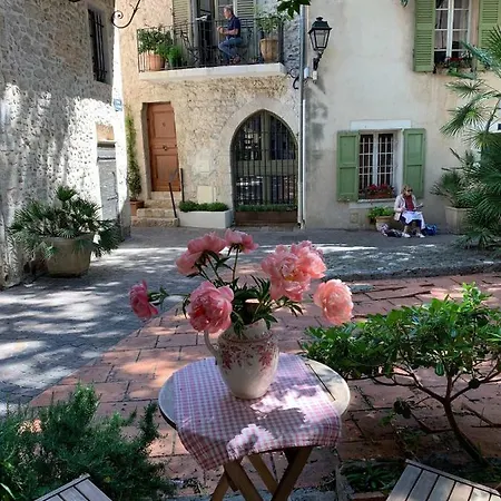 La Cle De La Porte Bed & Breakfast *
