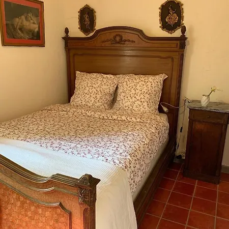 La Cle De La Porte Bed & Breakfast *